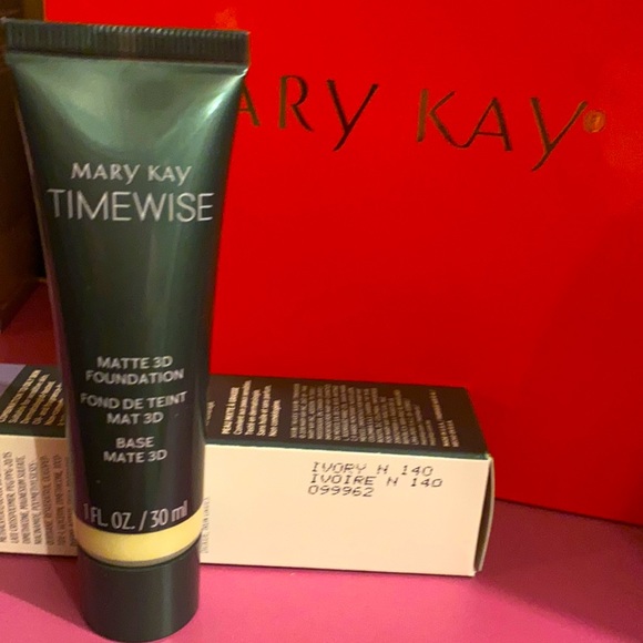 TimeWise® Matte 3D Foundation Ivory N 140